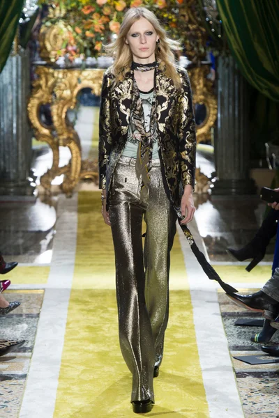 Look 60
